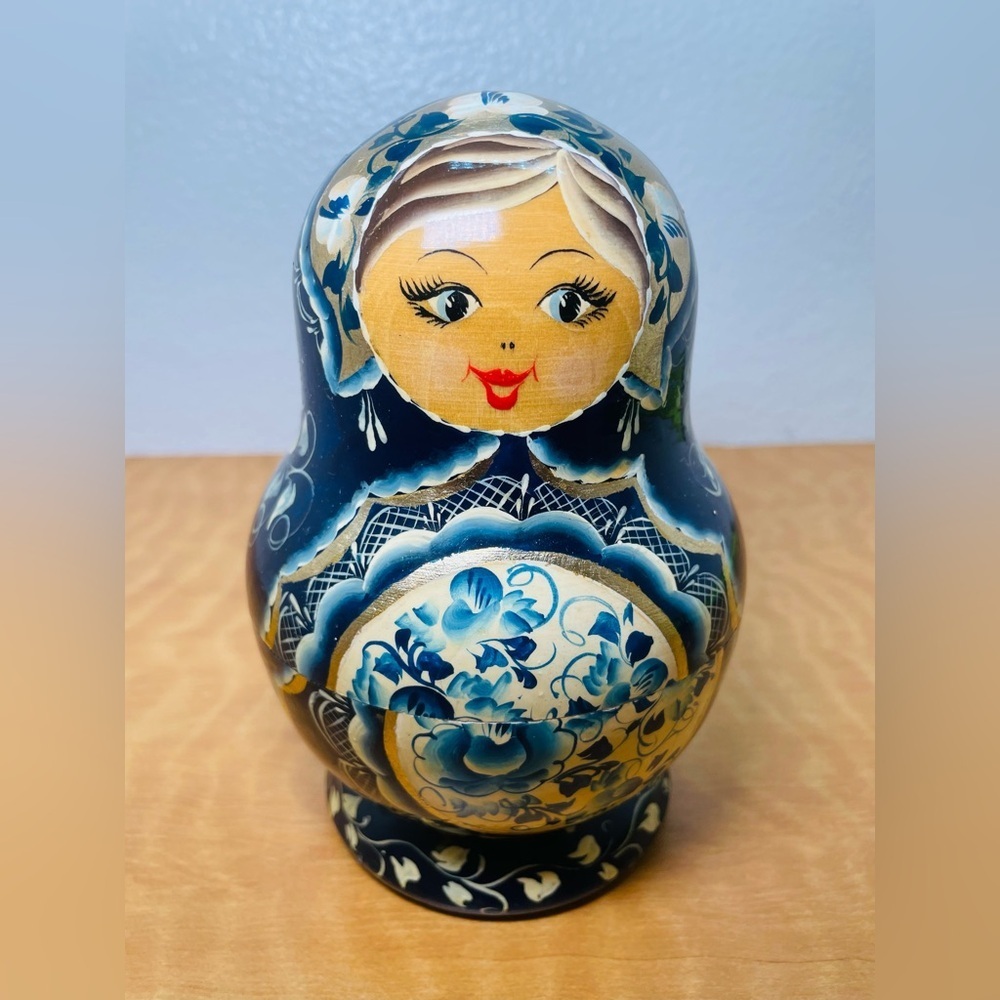 Set of Blue and White Matryoshka Dolls - Picture 10 of 13
